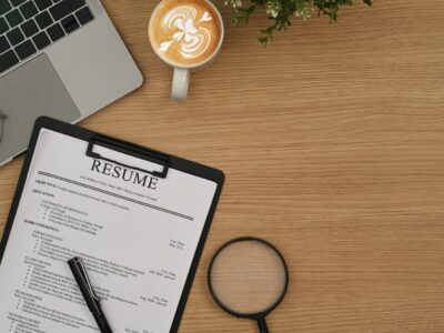 Lebenslauf chronologisch oder Antichronologisch: Welche Struktur ist die richtige für Ihre Bewerbung?