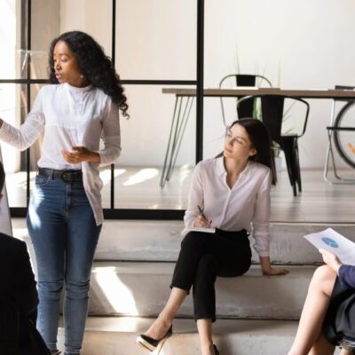 Bezahlte Freiwilligenarbeit im Ausland Wie das staatliche Programm gefördert wird